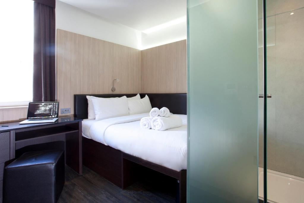 Club Queen Room,323268022:JPEG